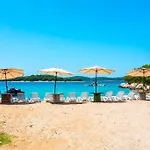 Cozy And Chic Little House With Pool Ivinj - 4 * Tisno