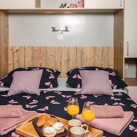 Cozy And Chic Little House With Pool Ivinj - 4 Holiday home