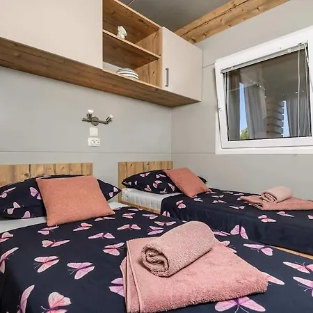 Cozy And Chic Little House With Pool Ivinj - 4