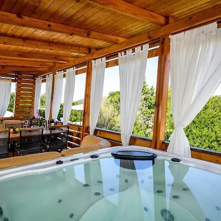Cozy And Chic Little House With Pool Ivinj - 4 *