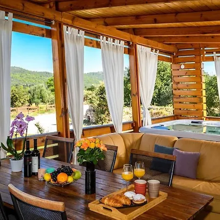 Cozy And Chic Little House With Pool Ivinj - 4 Holiday home