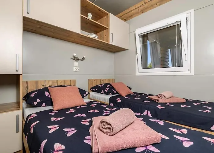 Cozy And Chic Little House With Pool Ivinj - 4