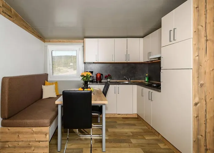 Cozy And Chic Little House With Pool Ivinj - 4