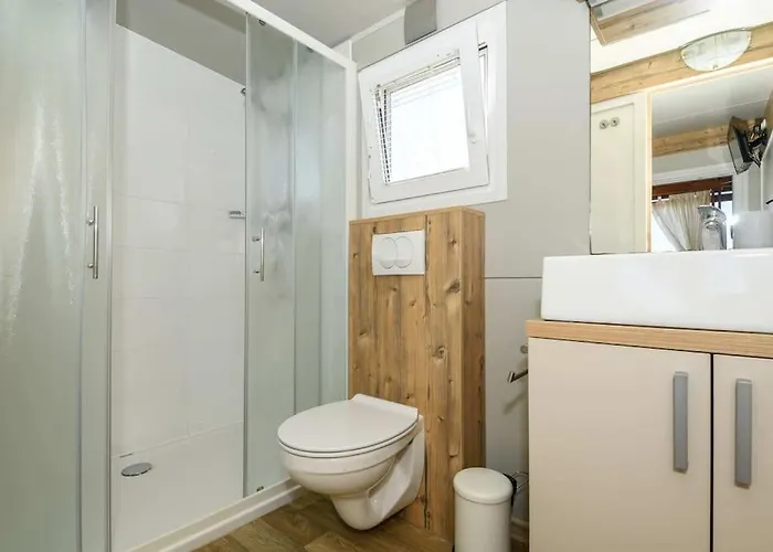 Cozy And Chic Little House With Pool Ivinj - 4 *