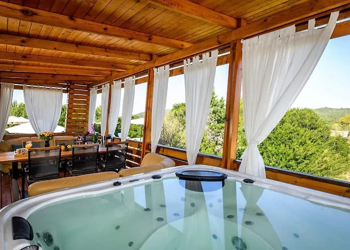 Cozy And Chic Little House With Pool Ivinj - 4 *