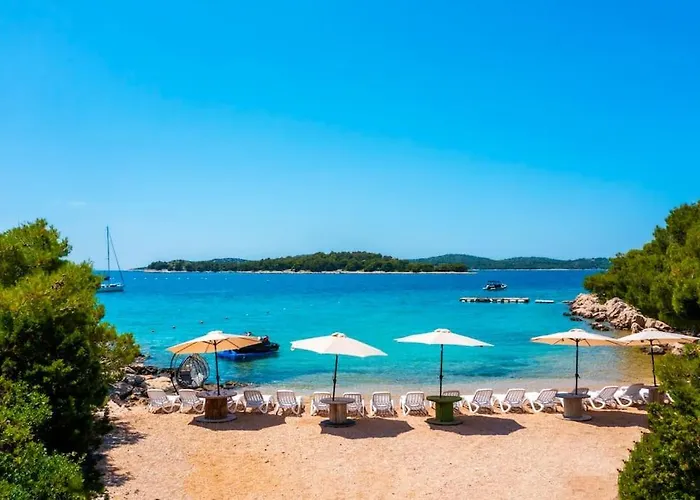 Cozy And Chic Little House With Pool Ivinj - 4 펜션 *