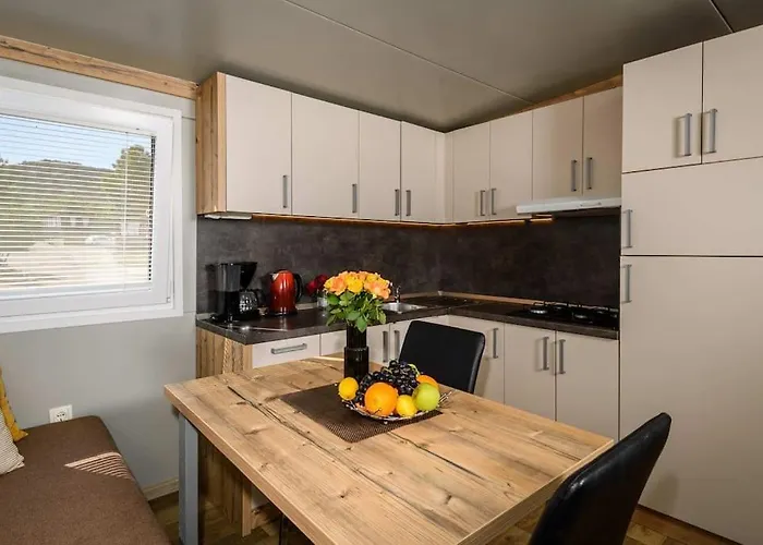 Cozy And Chic Little House With Pool Ivinj - 4 티스노