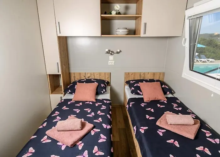 Cozy And Chic Little House With Pool Ivinj - 4