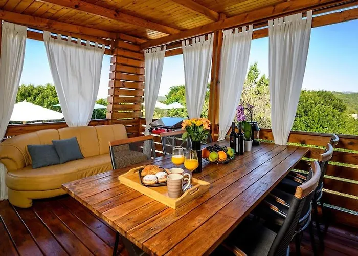 Cozy And Chic Little House With Pool Ivinj - 4 펜션 티스노