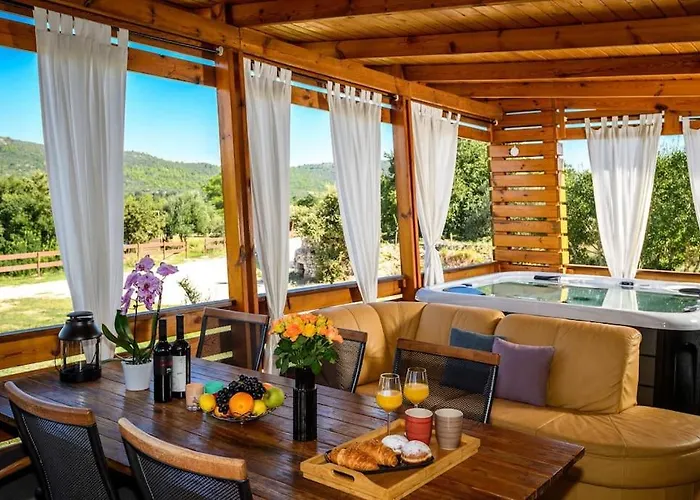 Cozy And Chic Little House With Pool Ivinj - 4 펜션